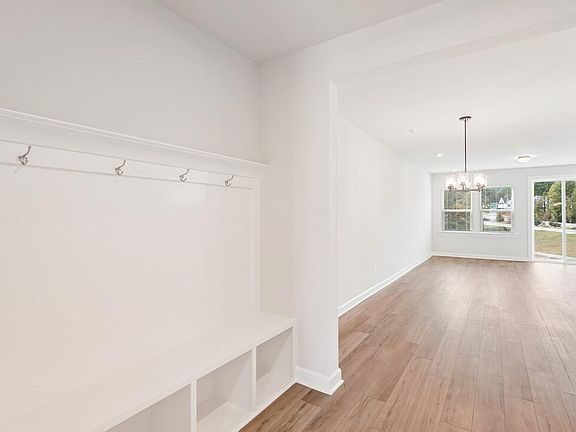 5th image of 129 Pinnacle Dr