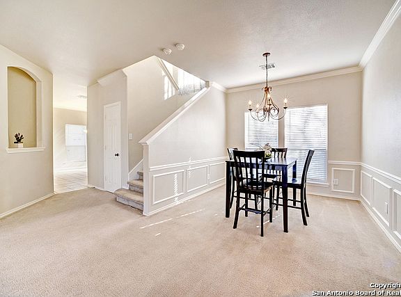 5th image of 450 Willow Grove Dr