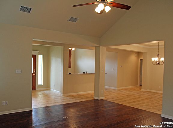 5th image of 109 Oak Knoll Cir