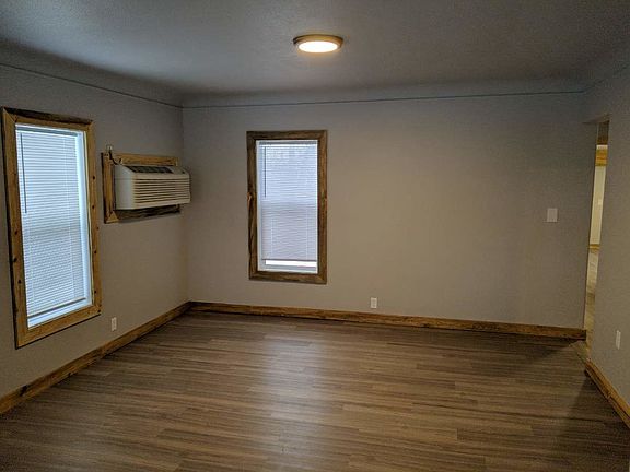4th image of 211 Woodland Ave