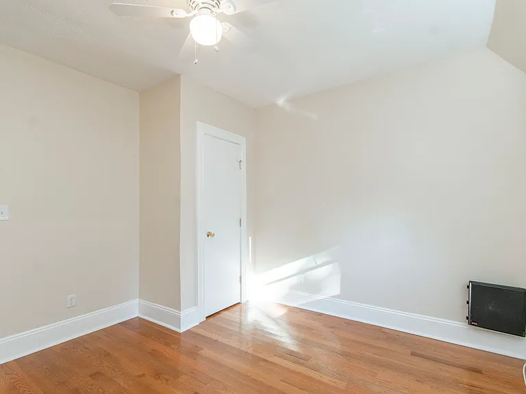 291-293 Nassau St #111 — Photo 3