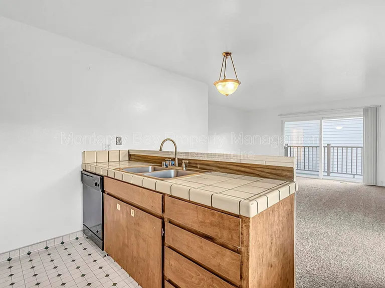 215 2nd St #B — Photo 7
