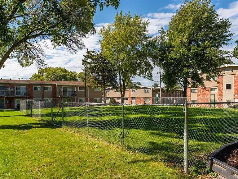 Oak Valley Apartments — Photo 8
