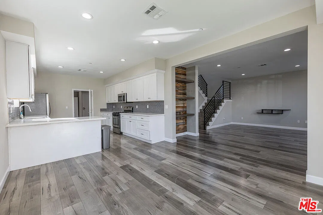 4 bed, 4.5 bath, 2095 sqft, $5,395 — Photo 4