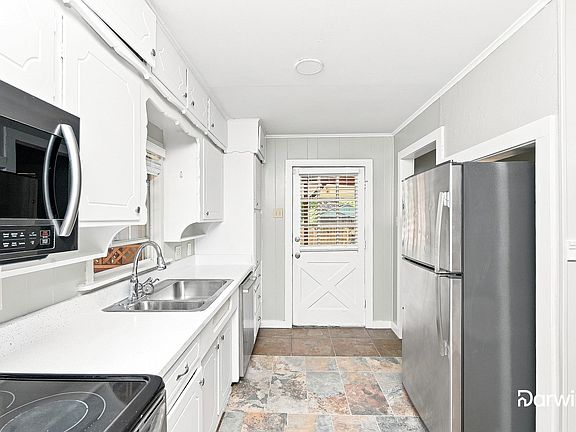 2nd image of 235 Allen St