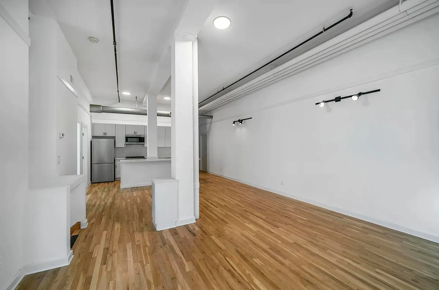 1015 Clinton Street Apart — Photo 3