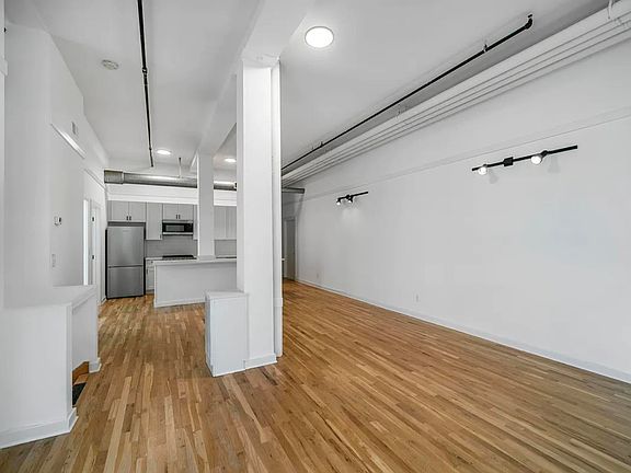 3rd image of 1015 Clinton St APT 202