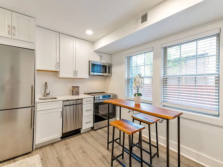 1833 Swann St NW — Photo 4