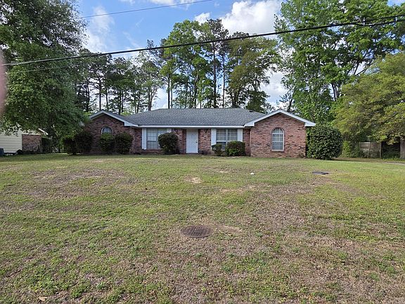 2nd image of 1006 Southeast Cir