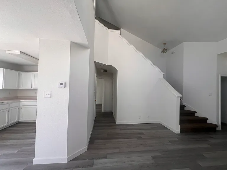 4910 Crestwood Hill Dr — Photo 3
