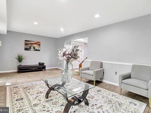 5th image of 8127 Pinelake Ct