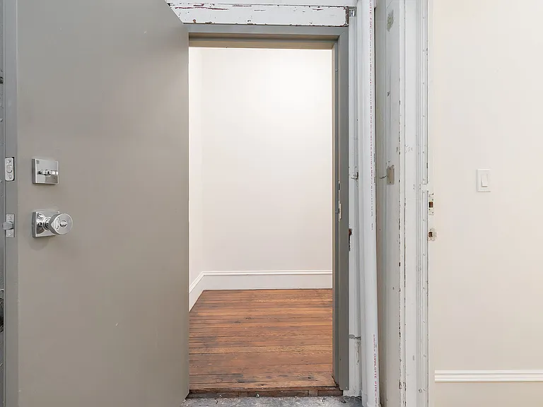 547 Union St — Photo 27