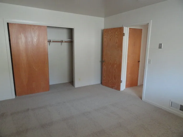 830 Sunset Dr — Photo 4