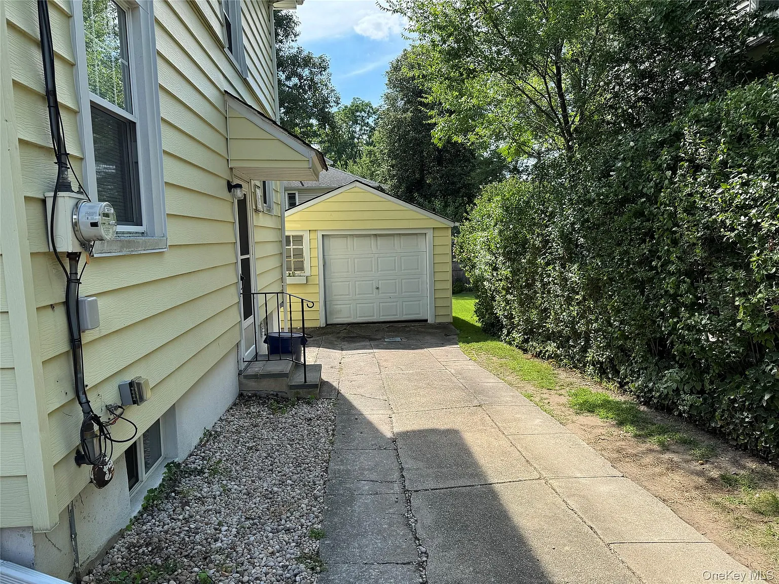 3 bed, 1.0 bath, 1080 sqft, $4,500 — Photo 3