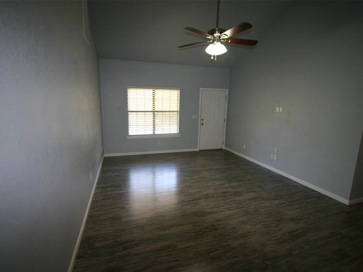 2 bed, 2.0 bath, 1065 sqft, $1,950 — Photo 3