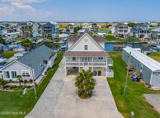 6056 6th St, Surf City, NC 28445