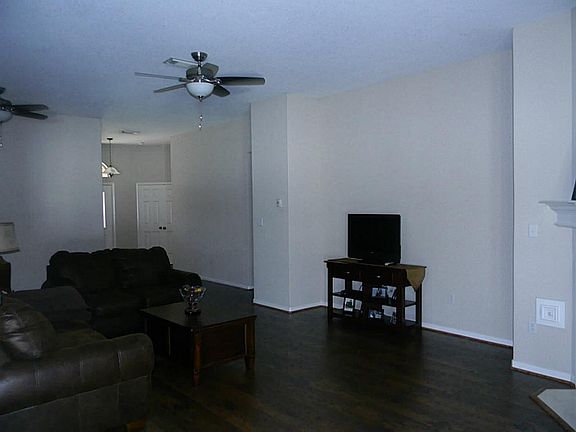3rd image of 5098 Lakeshore Dr