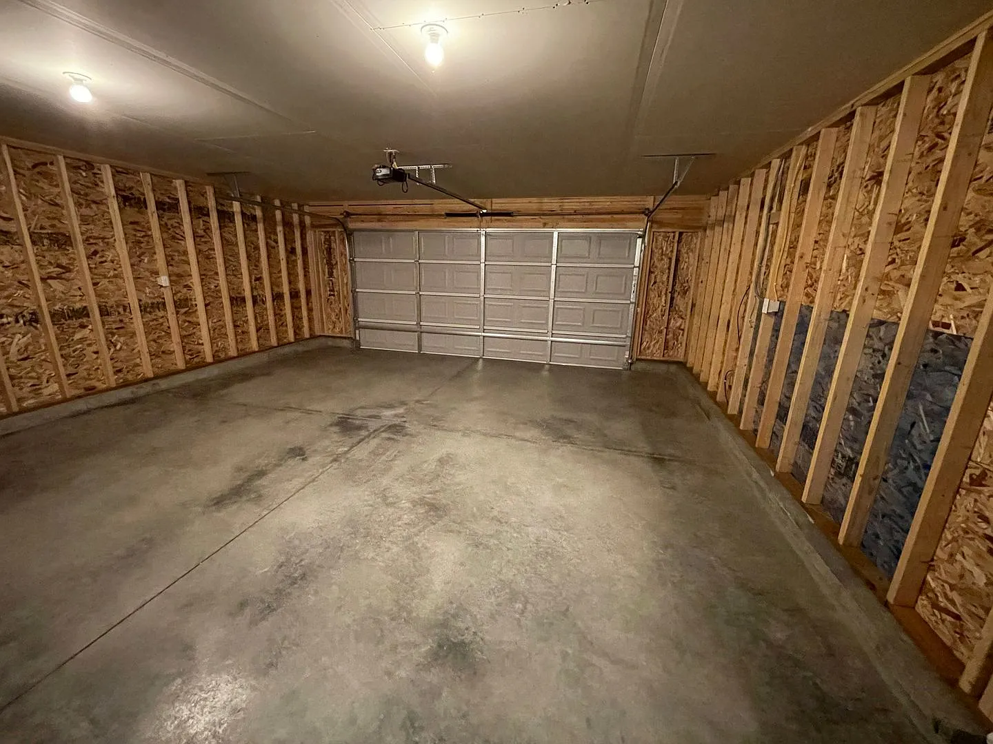 3 Bedroom 2 Bathroom Single Family Home *700+ credit score requirement — Photo 2