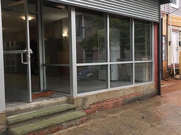 3rd image of 546 Congress Ave