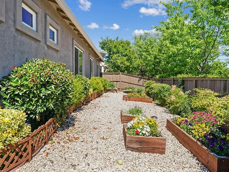 1166 Villagio Dr — Photo 23