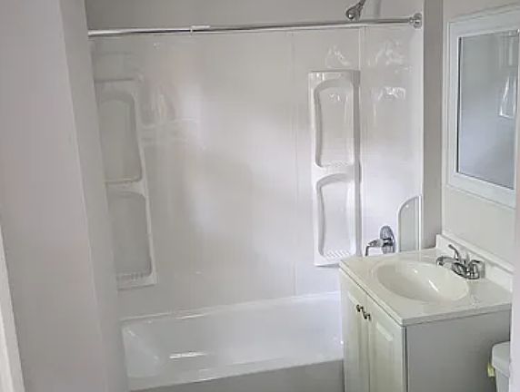 4th image of 120 Conklin Ave Floor 1
