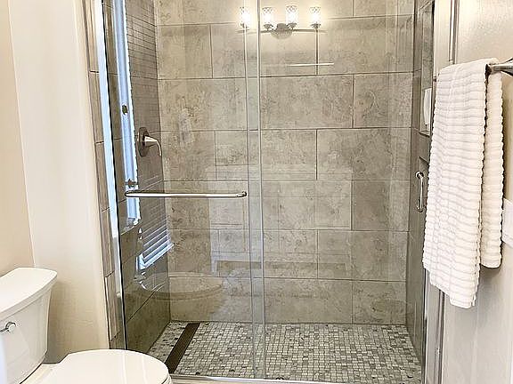 Guest bath on suite 