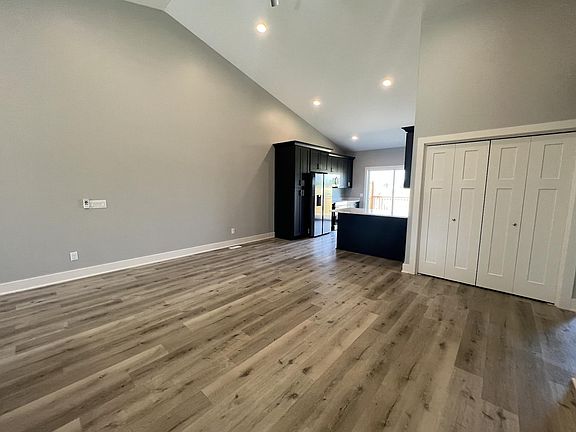 4th image of 347 Capstone Dr