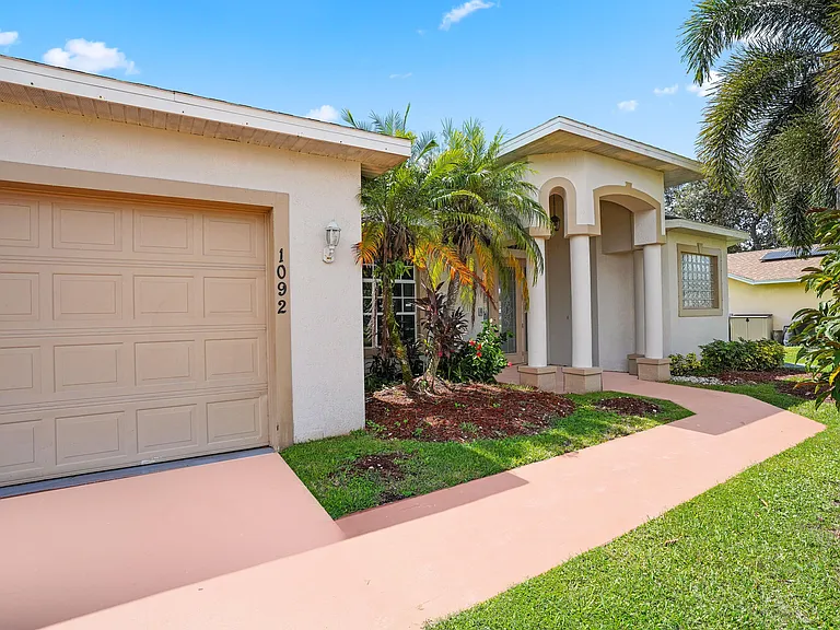 1092 SW Majorca Ave — Photo 5