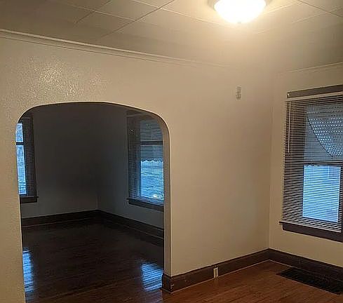3rd image of 2333 Benjamin St