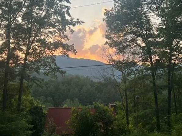 11 Hamlet Dr #12, Burnsville, NC 28714