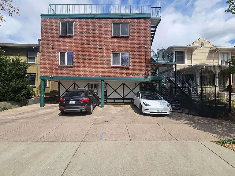 1140 N Downing St #401 — Photo 2