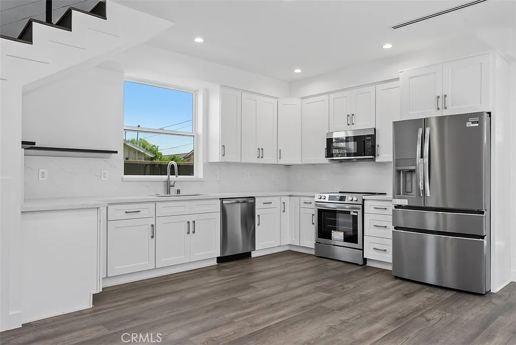 3 bed, 1200 sqft, $3,950 — Photo 4