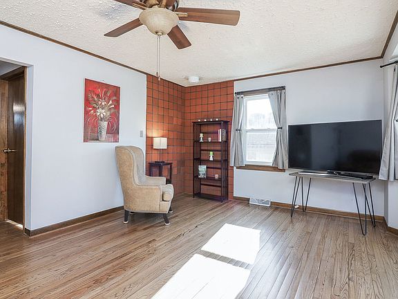 3rd image of 4011 N Lincoln St