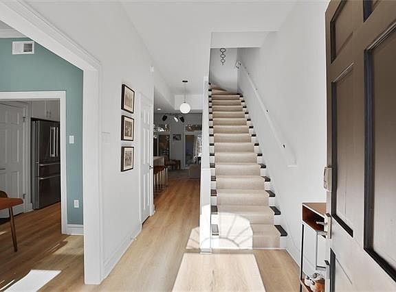 3rd image of 3007A Constance St