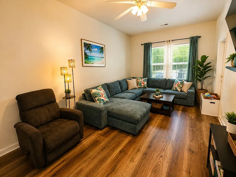 1731 Fisher Ave — Photo 3