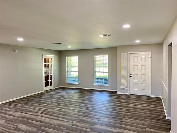 5th image of 8805 Deerwood Dr