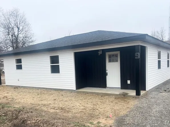 9 W Truitt St, Dexter, MO 63841