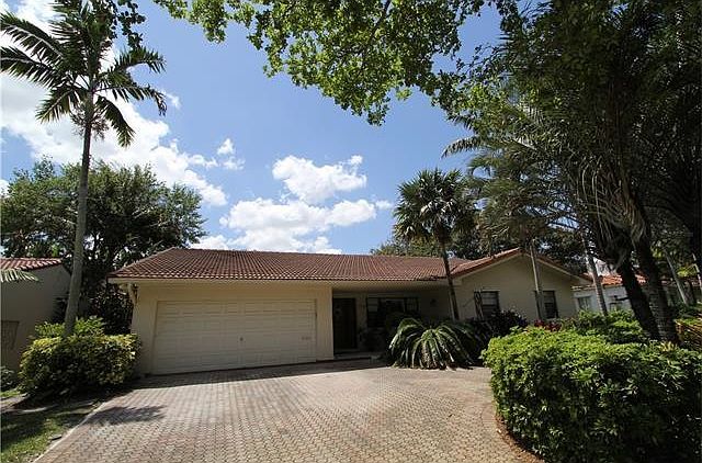 1st image of 242 Pinecrest Dr