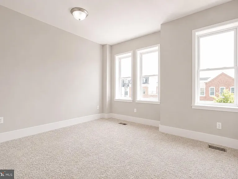 1922 W Baltimore St — Photo 26