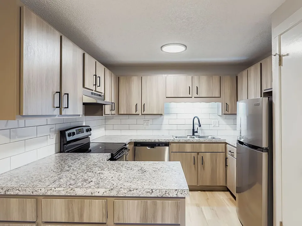 Modern 2-Bedroom Apartment | Garage Optional | Central Loveland
