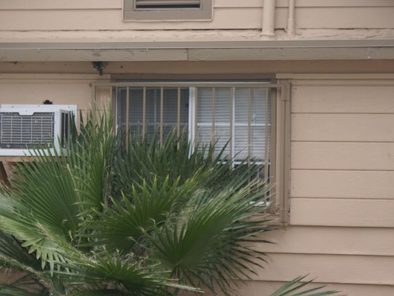 4th image of 130 E Olive St