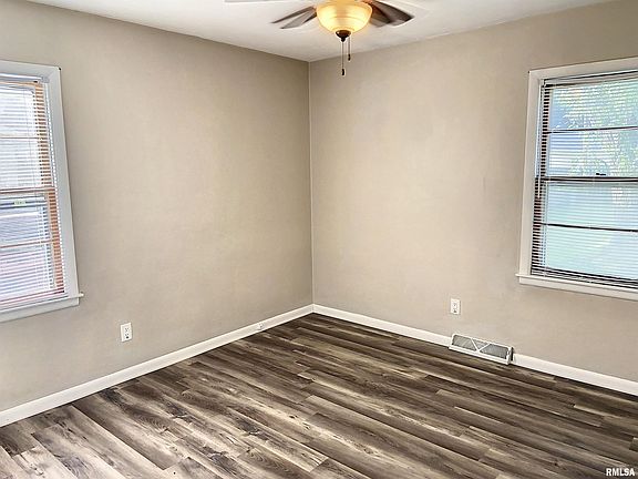 5th image of 4017 27th Ave