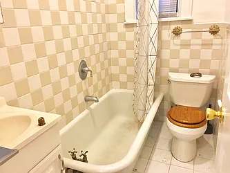 Rented by Papp Realty