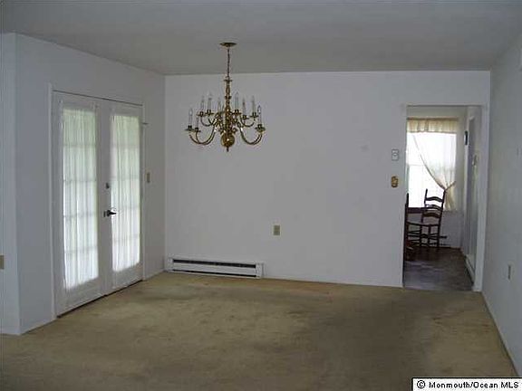 4th image of 729 Thornbury Lane #B