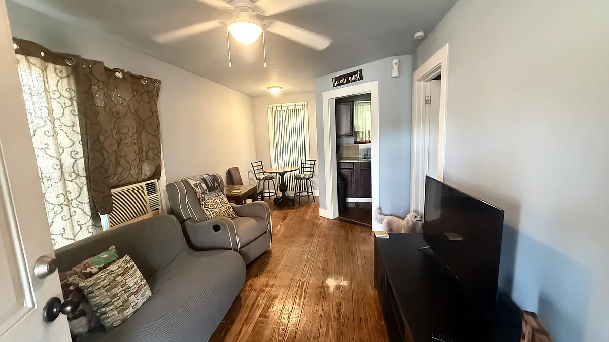 Building Photo - 1621 6th St #4
