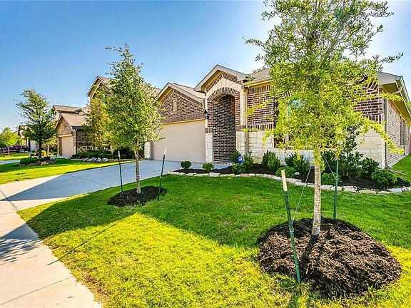 2nd image of 1300 NW Park Meadow Ln