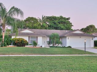 1570 Nottingham Dr, Naples, FL 34109