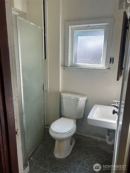 5th image of 5247 Brooklyn Avenue NE