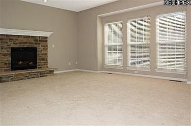 3rd image of 37925 Avalon Dr