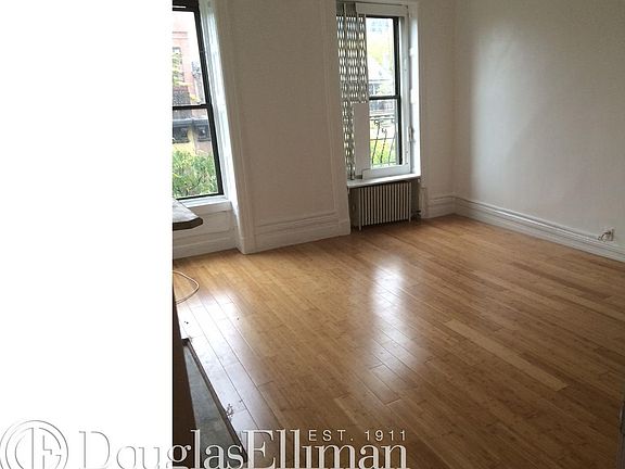 5th image of 454 W 47th St APT 5W